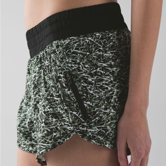 Lululemon🍋Tracker Short IV Mini Ripple Desert Olive Fatigue Green - Picture 2 of 6